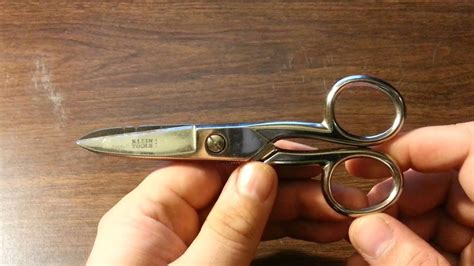 EDC Gear Review: Klein Tools Electrician's Scissors - YouTube