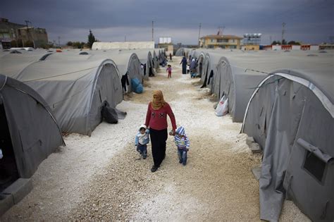 Allow Refugees to Work Says UN, as Turkey Prepares to Host 2.5m - Newsweek