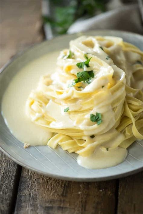 BEST Olive Garden Alfredo Recipe - Easy Copycat Alfredo Sauce Recipe