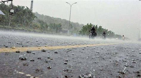 Rainfall turns weather pleasant in Lahore and outskirts | Pakistan Today