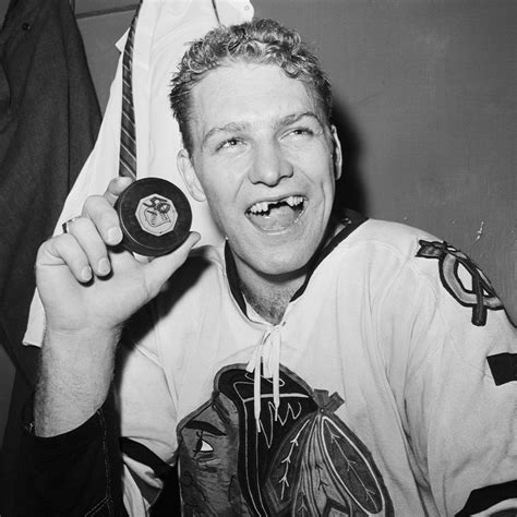 Bobby Hull, a Hockey Legend with a Tarnished Reputation Off the Ice, Passes Away at 84 ...