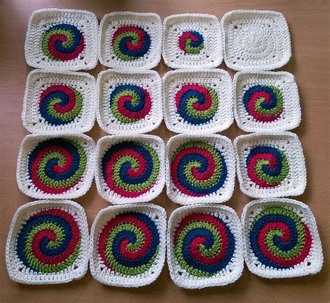 Free pattern for crochet granny squares with a swirl or spiral in the center. Can use diff ...