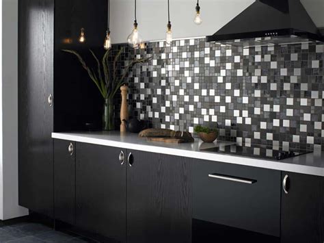 12 Amazing Kitchens With Glossy Tiles