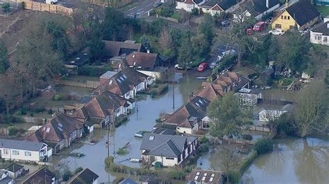 River Thames Floods Homes In 'Major Incident' | UK News | Sky News