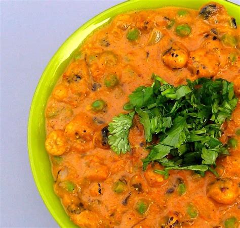 Creamy Phool Makhana Curry (Lotus Seed Curry) - Holy Cow Vegan