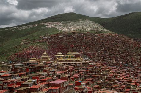 China to expel thousands of Buddhists from Larung Gar