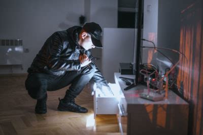 What are the Differences Between Burglary and Robbery in Pennsylvania?