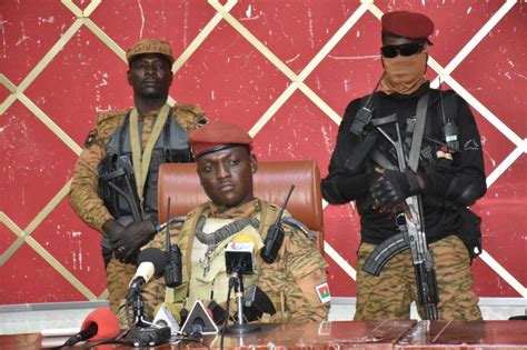 Burkina Faso coup: Ousted military ruler Damiba in Togo - BBC News