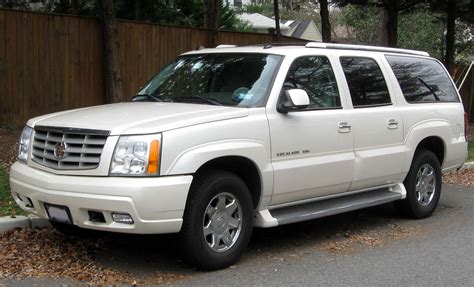 File:Cadillac Escalade ESV -- 12-05-2011.jpg