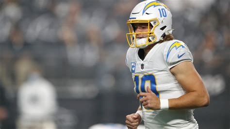 Justin Herbert injury update: Chargers QB dealing with rib injury ...