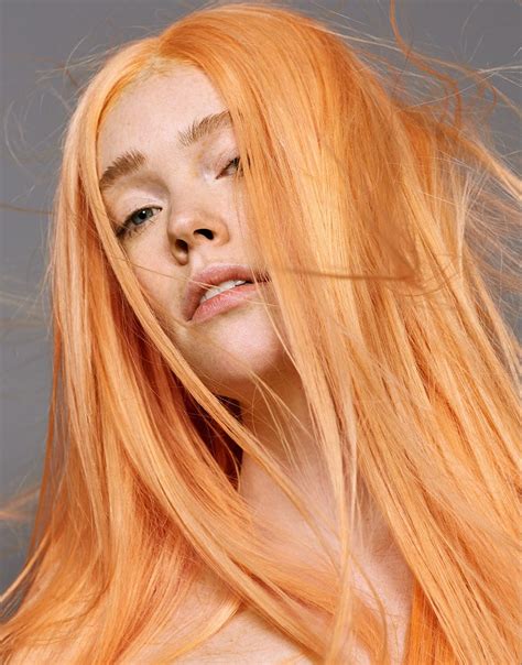 Peach Fuzz | Capelli arancioni, Capelli, Idee per colori di capelli