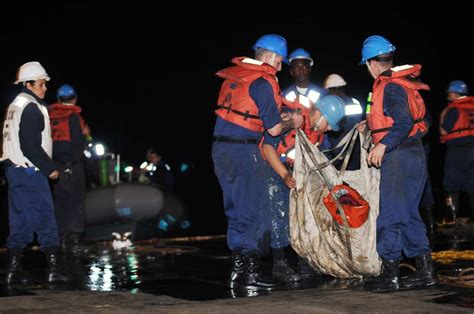 USS Peleliu (LHA 5) crew members haul a canvas bag - PICRYL - Public Domain Media Search Engine ...