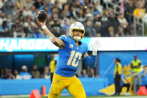 Bears vs. Chargers Predictions, Picks, Odds Today: Justin Herbert ...