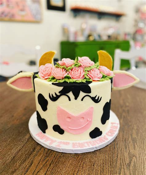 Cute Cow Cake - Hayley Cakes and Cookies Hayley Cakes and Cookies