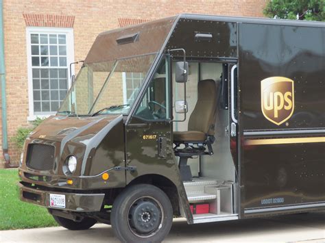 A UPS Truck. Photo by Frederick Meekins | Ups system, Mail truck, 6x6 truck