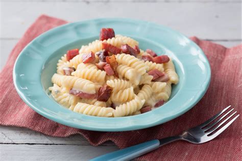 Four-cheese pasta with speck - Italian recipes by GialloZafferano