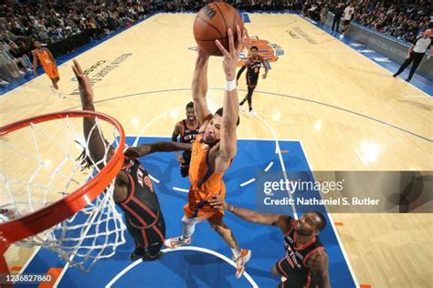 Devin Booker Dunking Photos and Premium High Res Pictures - Getty Images