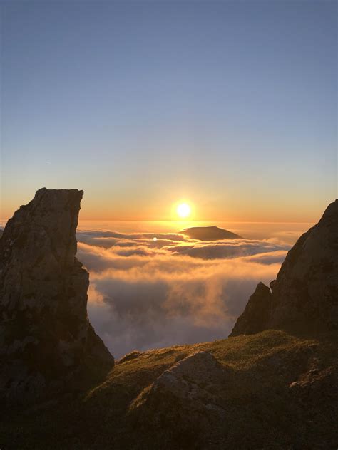 Sunrise on snowdon, Wales around 7AM : r/pics