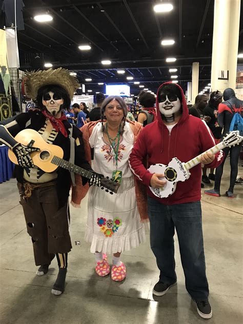 Mama Coco and Miguel found Hector at Florida Supercon 18! Disney Coco ...