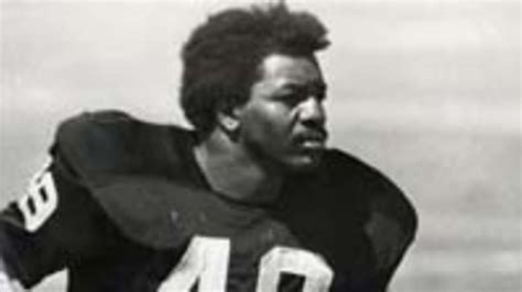 Carl Weathers, Football Player - The Sports Column | Sports Articles, Analysis, News and Media