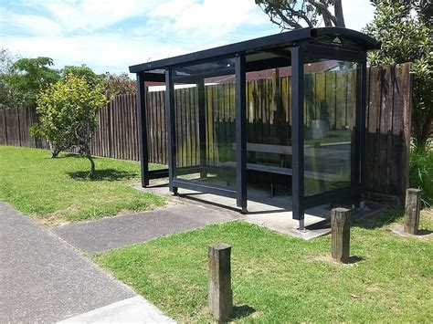 Bus stop shelter