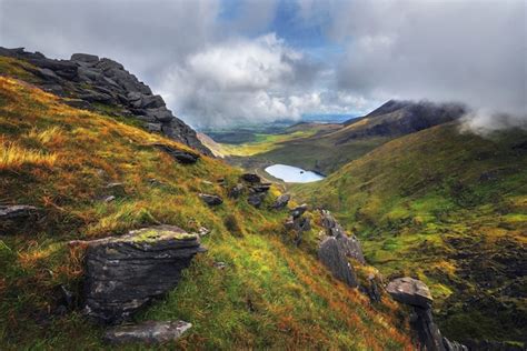 Free Photo | Scenic shot of the Carrauntoohil in Iveragh Peninsula in ...