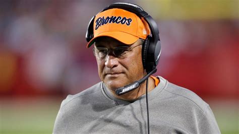 Sources: Vic Fangio to remain Denver Broncos' head coach in 2021