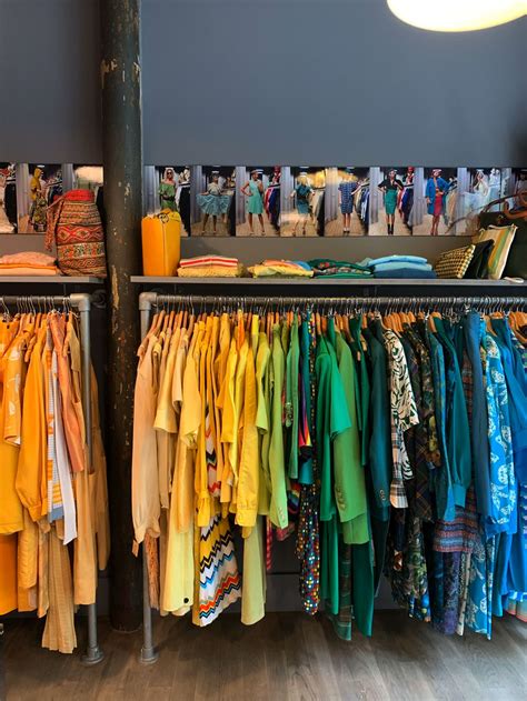 25 Best Vintage Clothing Shops in Paris