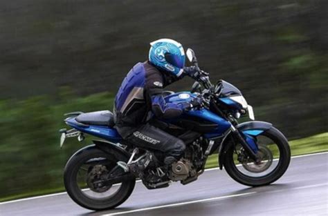 【Bajaj Pulsar NS 200】Mileage Price List Specs Features Review Images