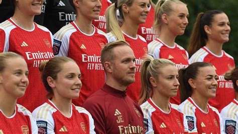 Revealed: Our 2023/24 women's first-team photo | News | Arsenal.com