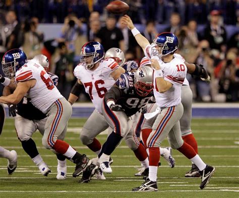 Giants beat Patriots 21-17 to win the Super Bowl