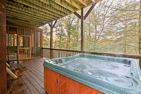 Blue Ridge Cabin w/Wooded Views, Deck & Hot Tub! UPDATED 2020 ...