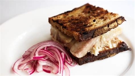 Smoked eel sandwich - Discover Seafood