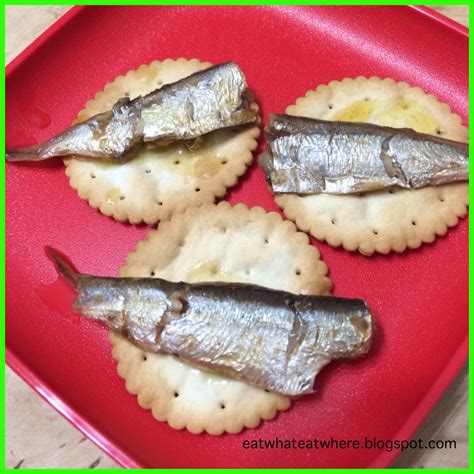 Eat what, Eat where?: #ewew tries King Oscar Sardines with Water Crackers