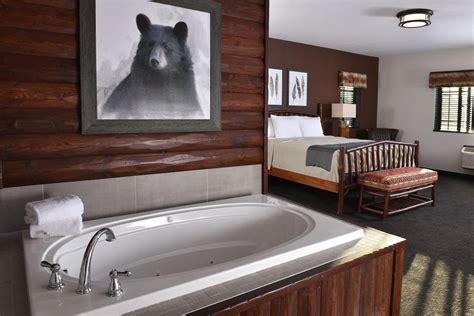 Romantic Missouri Hotels with Jacuzzi in Room ️ 2024