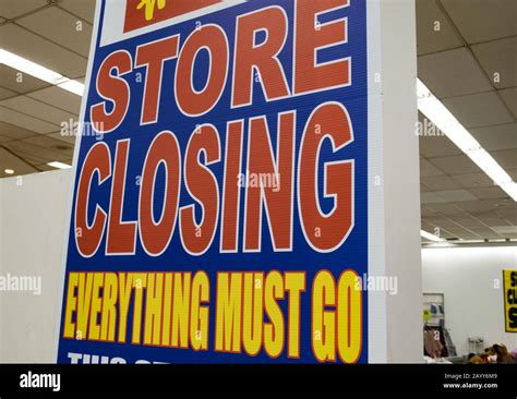 Going Out of Business Signage Stock Photo - Alamy