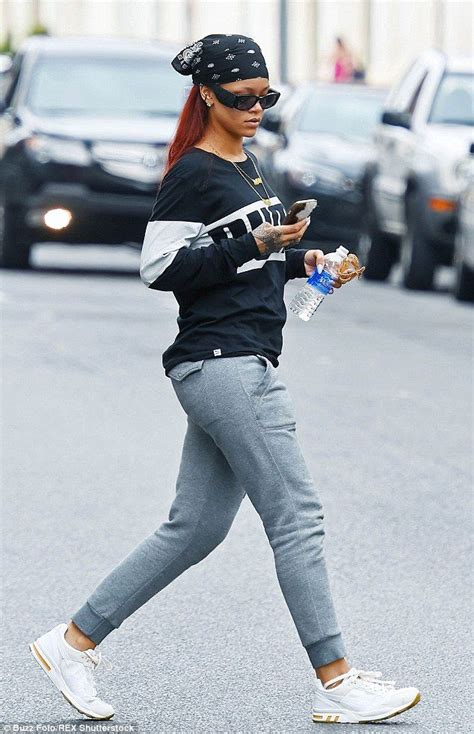 Rihanna strolls through NYC in Puma athletic wear | Rihanna outfits ...