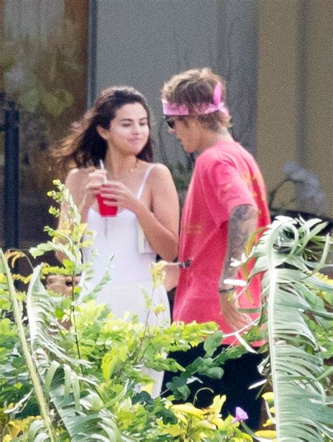 Selena Gomez And Justin Bieber Spotted Kissing In Jamaica At His Dad's ...