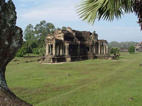 model of Angkor Wat architecture - Viahouse.Com