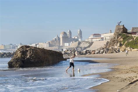 Santa Maria del Mar beach - Tripkay