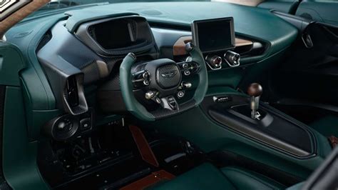 aston-martin-victor-interior - سعودي شفت