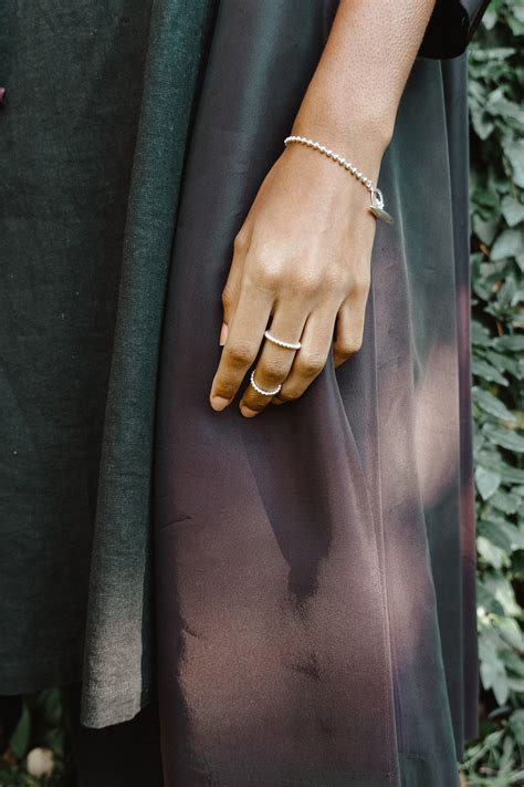 11 Minimalist Jewelry Pieces That Prove Less Is More