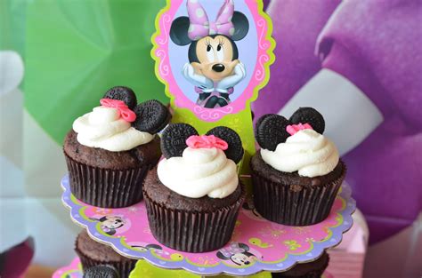 Minnie Mouse Cupcakes - Courtney's Sweets