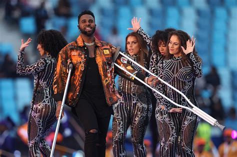 Jason Derulo breaks foot, uses cane ahead of Super Bowl show