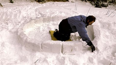 How to Build an Igloo | Going Places Quietly | Survival shelter ...