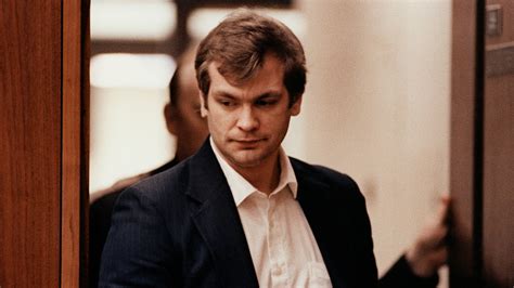 Connecting With Jeffrey Dahmer: The Detective Who Grilled the Serial Killer Had Mixed Emotions ...