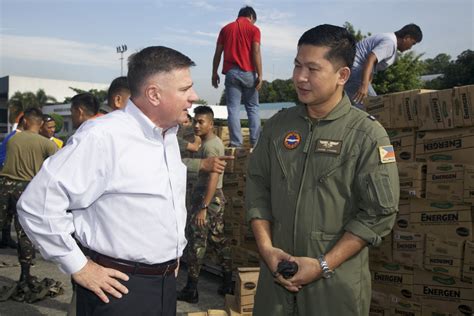 DVIDS - Images - MARFORPAC CG visits Villamor Air Base, observes relief efforts [Image 7 of 7]