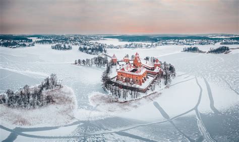 ancient, frozen lake, Trakai Island Castle, winter, forest, Lithuania ...