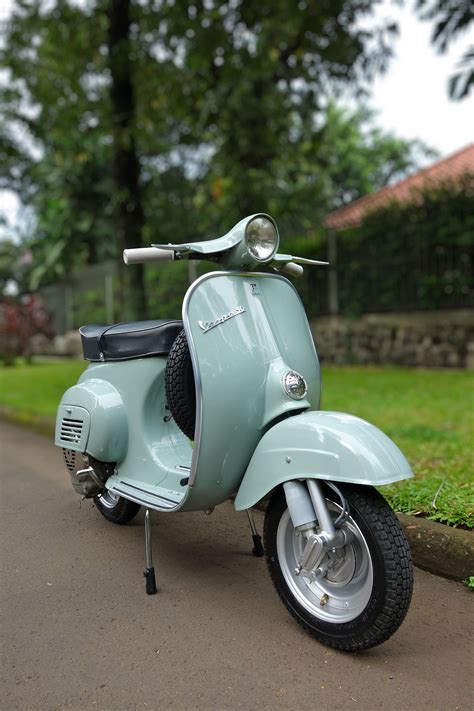 Max Rhythm & Booze on Twitter | Vespa vintage, Vespa, Vespa motor scooters