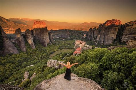 METEORA.com - Majestic Sunset on Meteora Rocks Tour